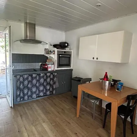 Avec Piscine, 10 Couchages, Proche Plages, Terrain Clos Et Parking A - Fr-1-732-60 * Elne